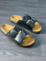 Charger l'image dans la galerie, Clarks Sandales Slide Cuir – Noir