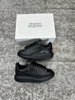 Charger l'image dans la galerie, Alexander McQueen Oversized Sneaker – Triple Black
