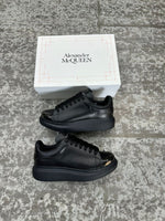 Charger l'image dans la galerie, Alexander McQueen Oversized Sneaker – Triple Black