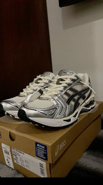 Charger l'image dans la galerie, Asics Gel-Kayano 14 – White/Silver/Black
