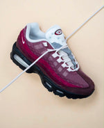 Charger l'image dans la galerie, Titre suggéré : Air Max 95 — Coloris Bordeaux / Cramoisi
