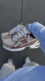 Charger l'image dans la galerie, New Balance 740 'Mocha Brown'
