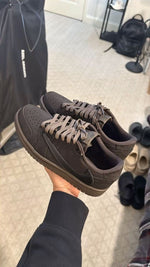 Charger l'image dans la galerie, Travis Scott x Air Jordan 1 Low OG "Velvet Brown"
