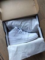 Charger l'image dans la galerie, Air Jordan 1 Mid – Triple White
