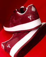 Charger l'image dans la galerie, Titre suggéré : Sneaker Low-Top — Burgundy Python Edition
