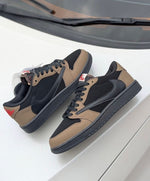 Charger l'image dans la galerie, Air Jordan 1 Low x Travis Scott – Dark Mocha
