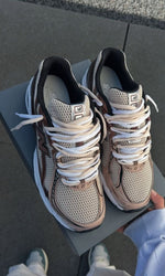 Charger l'image dans la galerie, New Balance 740 'Mocha Brown'
