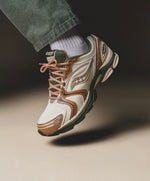 Charger l'image dans la galerie, Saucony ProGrid Triumph x Artsy by Se@n – Cream/Brown/Olive
