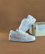 Charger l'image dans la galerie, Nike SB Dunk Low — « Rose » White

