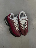 Charger l'image dans la galerie, Titre suggéré : Air Max 95 — Coloris Bordeaux / Cramoisi
