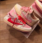 Charger l'image dans la galerie, Air Jordan 1 Low – Valentine's Day
