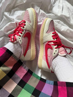 Charger l'image dans la galerie, Air Jordan 1 Low – Valentine's Day
