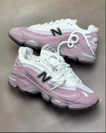 Charger l'image dans la galerie, Titre suggéré : New Balance 1000 — Coloris Rose Lavande / Blanc
