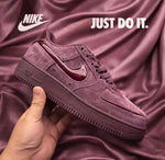 Charger l'image dans la galerie, Nike Air Force 1 Low Burgundy Velvet
