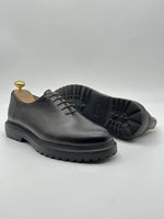 Charger l'image dans la galerie, Titre suggéré : Oxford Lug Sole — Cuir Grainé Noir
