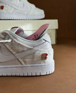 Charger l'image dans la galerie, Nike SB Dunk Low — « Rose » White
