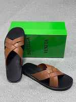 Charger l'image dans la galerie, Bottega Veneta – Sandales Slides Cuir Camel
