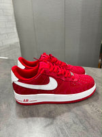 Charger l'image dans la galerie, Titre suggéré : Nike Air Force 1 Low — University Red Croc Edition
