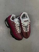 Charger l'image dans la galerie, Nike Air Max 95 x Kith – Burgundy Dark Team Red
