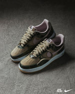 Charger l'image dans la galerie, Nike Air Force 1 Low – Camo Pack / Pink Foam / Gum
