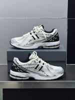 Charger l'image dans la galerie, New Balance 1906R – White / Black / Silver
