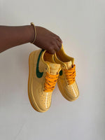 Charger l'image dans la galerie, Nike Air Force 1 Low '07 'Lemon / Forest Green'

