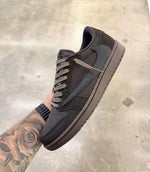 Charger l'image dans la galerie, Travis Scott x Air Jordan 1 Low OG "Velvet Brown"
