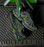 Charger l'image dans la galerie, New Balance 1890 — Black / Green Volt
