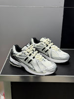 Charger l'image dans la galerie, New Balance 1906R – White / Black / Silver
