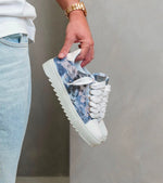 Charger l'image dans la galerie, Titre suggéré : Numeris Low-Top Sneaker — Denim Floral Edition
