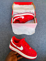 Charger l'image dans la galerie, Titre suggéré : Nike Air Force 1 Low — University Red Croc Edition
