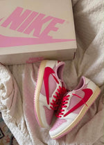 Charger l'image dans la galerie, Air Jordan 1 Low – Valentine's Day
