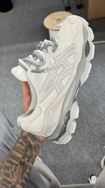 Charger l'image dans la galerie, Asics Gel-NYC – Cream/Pure Silver
