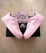 Charger l'image dans la galerie, Nike Air Force 1 Low "Pink Heart" – L'icône réinventée
