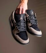 Charger l'image dans la galerie, Air Jordan 1 Low – Taupe/Noir
