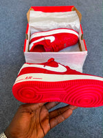 Charger l'image dans la galerie, Titre suggéré : Nike Air Force 1 Low — University Red Croc Edition
