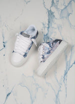 Charger l'image dans la galerie, Titre suggéré : Numeris Low-Top Sneaker — Denim Floral Edition
