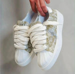 Charger l'image dans la galerie, Titre suggéré : Numeris Low-Top Sneaker — Gold Monogram Edition
