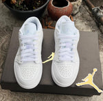 Charger l'image dans la galerie, Air Jordan 1 Low — Triple White
