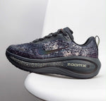 Charger l'image dans la galerie, Nike Vomero Plus 'Galaxy Black'
